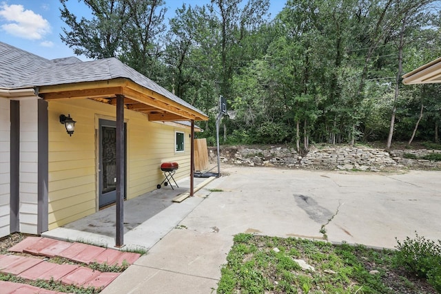1520 Oakhurst Scenic Dr, Fort Worth, TX 76111 - view of patio with area for grilling