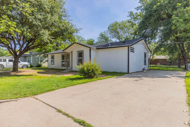 112 S Lakeview Dr, Lacy Lakeview, TX 76705 - view of ranch-style home