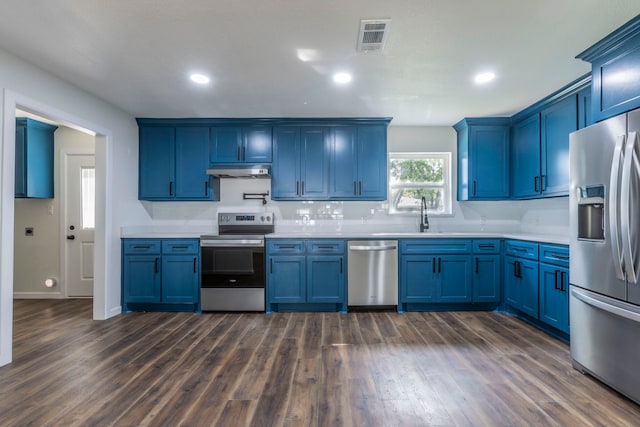 112 S Lakeview Dr, Lacy Lakeview, TX 76705 - kitchen featuring appliances with stainless steel finishes, blue cabinetry, under cabinet range hood, a sink, and recessed lighting