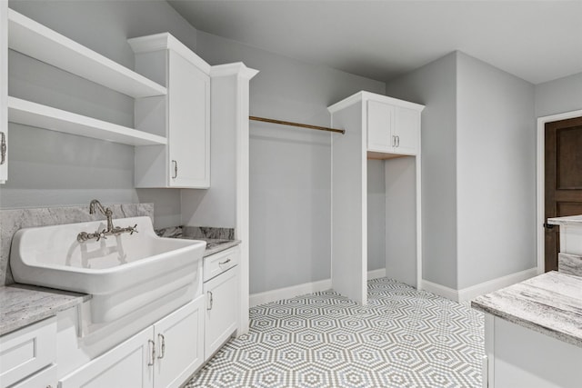 12877 Foutch Rd, Pilot Point, TX 76258 - laundry area featuring a sink and baseboards