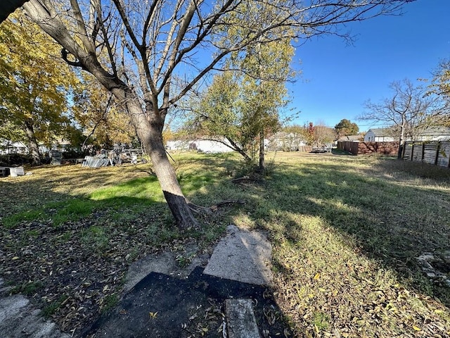 1517 Maple Dr, Garland, TX 75042 - view of yard