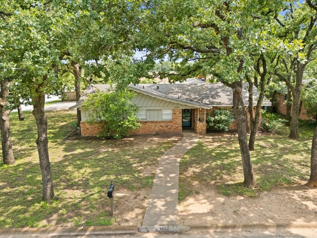 521 Brookview Dr, Hurst, TX 76054 - single story home with brick siding and a front yard