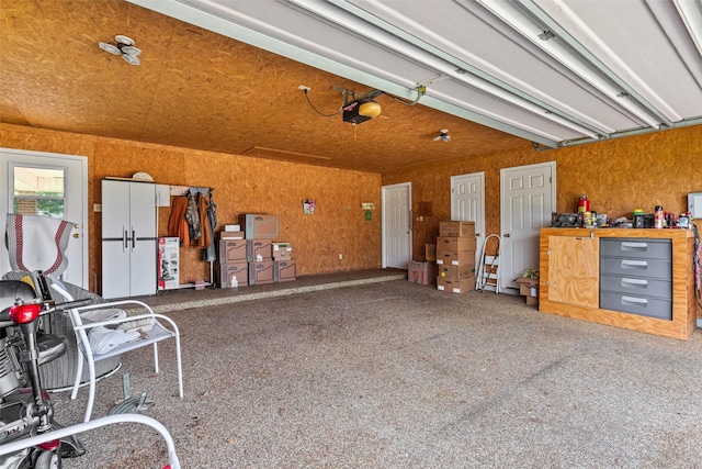 1419 Hinchliffe Rd, Mexia, TX 76667 - garage with a garage door opener