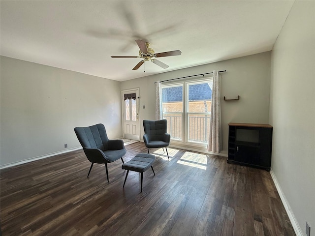 7830 Meadow Park Dr Unit 209, Dallas, TX 75230 - sitting room with wood finished floors, baseboards, and ceiling fan