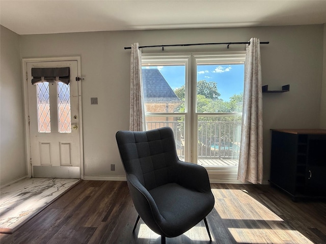 7830 Meadow Park Dr Unit 209, Dallas, TX 75230 - sitting room with wood finished floors and baseboards