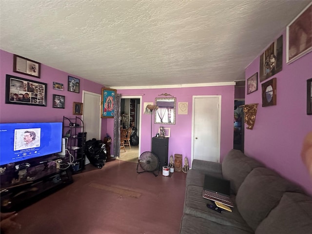 129 E Wanda Dr, Garland, TX 75040 - living area featuring a textured ceiling