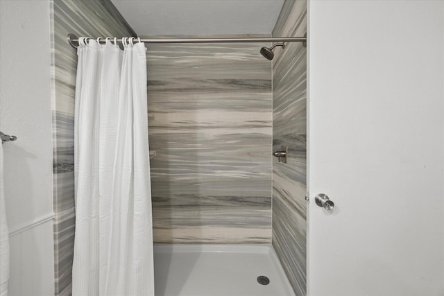 4208 Crestover Dr, Mesquite, TX 75150 - bathroom featuring a shower with curtain