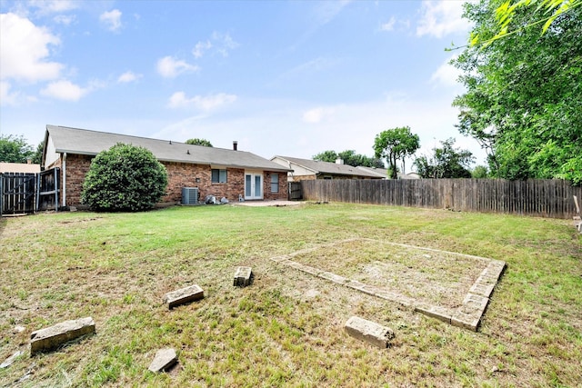 7817 Whirlwind Dr, Fort Worth, TX 76133 - view of yard with central AC