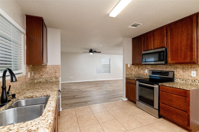 2133 Bliss Rd, Fort Worth, TX 76177 - kitchen with stainless steel appliances, a sink, backsplash, a ceiling fan, and open floor plan