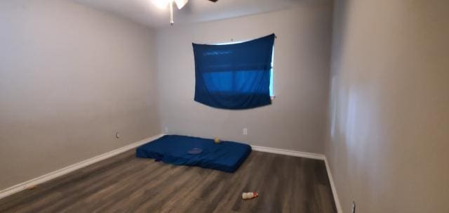 918 Greenbriar Dr, Garland, TX 75043 - unfurnished room featuring wood finished floors, baseboards, and a ceiling fan