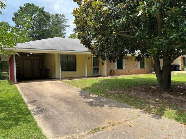 7834 Womack Rd, Shreveport, LA 71107 - view of front facade featuring driveway, a front yard, and a carport