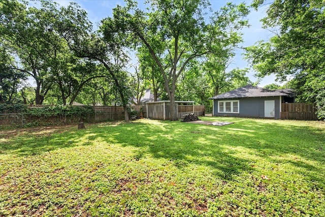 308 W Heard St, Cleburne, TX 76033 - view of yard