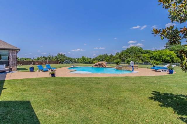 3340 Pleasantville Rd, Midlothian, TX 76065 - view of pool featuring an outdoor hot tub and a patio area