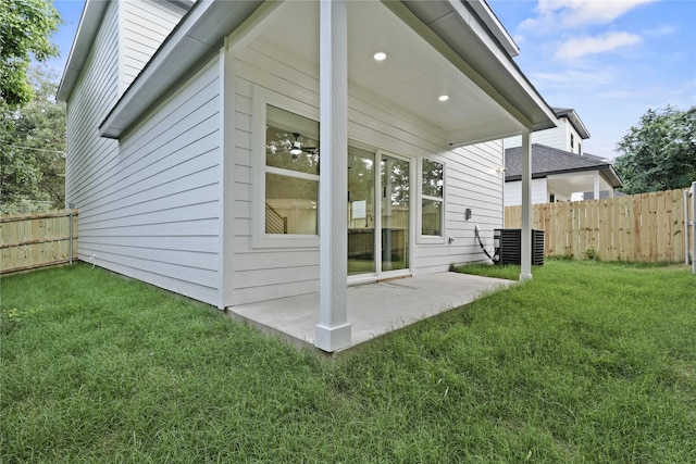 4523 Wahoo St, Dallas, TX 75210 - rear view of property with a patio area