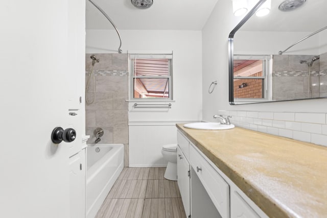 108 Mockingbird Ln, Hillsboro, TX 76645 - full bath featuring shower / bathtub combination, vanity, toilet, and backsplash