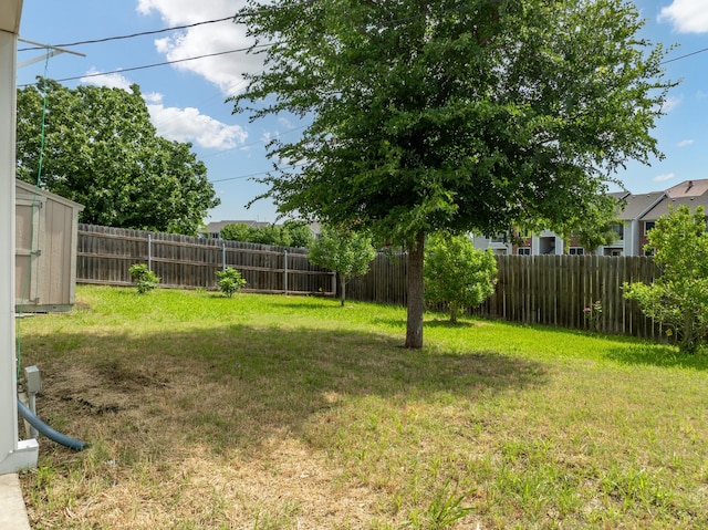 108 Mockingbird Ln, Hillsboro, TX 76645 - view of yard