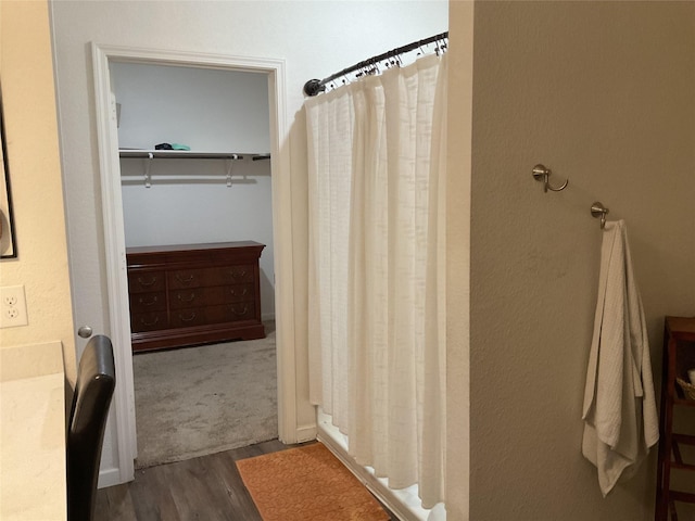 304 Gypsum Ln, Glenn Heights, TX 75154 - bathroom featuring wood finished floors and curtained shower