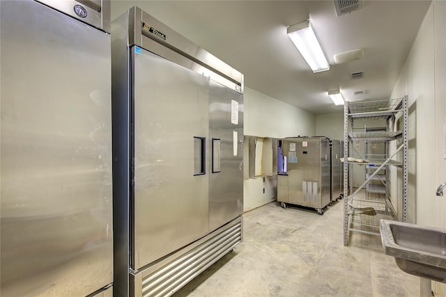 1213 Washington St Unit B, Commerce, TX 75428 - bathroom with concrete floors