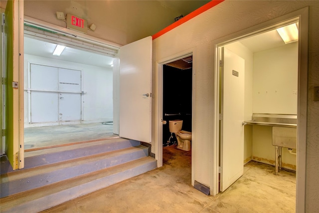 1213 Washington St Unit B, Commerce, TX 75428 - hall with concrete floors