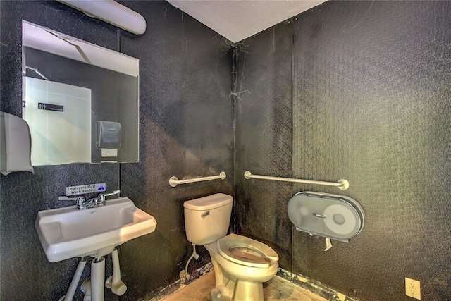 1213 Washington St Unit B, Commerce, TX 75428 - half bathroom with toilet