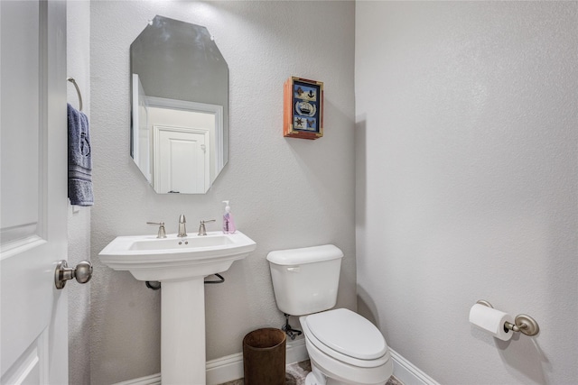 1211 Great Meadows Dr, Wylie, TX 75098 - bathroom featuring toilet, baseboards, and a sink