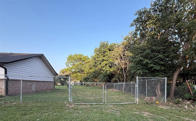 739 W Pine St, Jacksboro, TX 76458 - view of yard with a gate