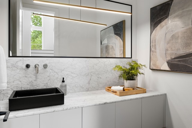 4207 Valley Ridge Rd, Dallas, TX 75220 - bathroom featuring tasteful backsplash and vanity