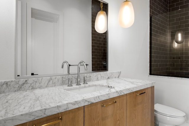 4207 Valley Ridge Rd, Dallas, TX 75220 - full bath featuring vanity and toilet