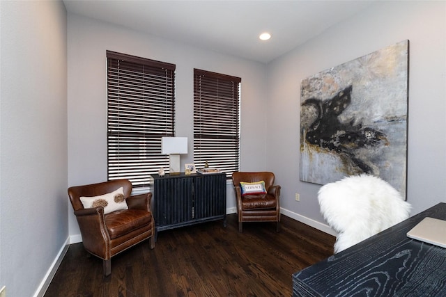 2411 N Hall St Unit 40, Dallas, TX 75204 - sitting room with wood finished floors, baseboards, and recessed lighting