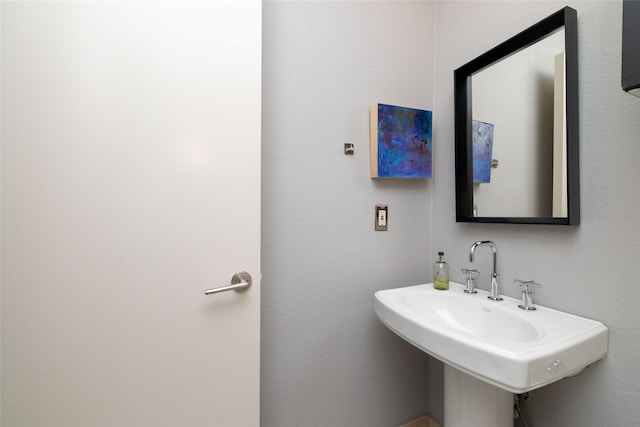 2411 N Hall St Unit 40, Dallas, TX 75204 - bathroom with a sink