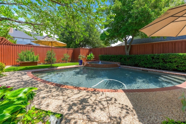 5617 Lindsey Dr, Plano, TX 75093 - view of swimming pool with a fenced backyard and a pool with connected hot tub
