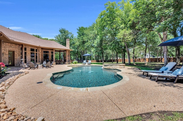 4340 Powers Branch Dr, Midlothian, TX 76065 - view of swimming pool featuring a patio area and a pool with connected hot tub