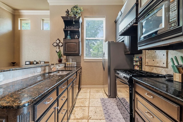 1608 Rivercrest Ct, Fort Worth, TX 76107 - kitchen with black appliances, baseboards, plenty of natural light, crown molding, and a textured wall