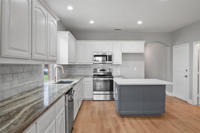 10833 Hawks Landing Rd, Fort Worth, TX 76052 - kitchen featuring appliances with stainless steel finishes, white cabinetry, a sink, light wood-style floors, and recessed lighting