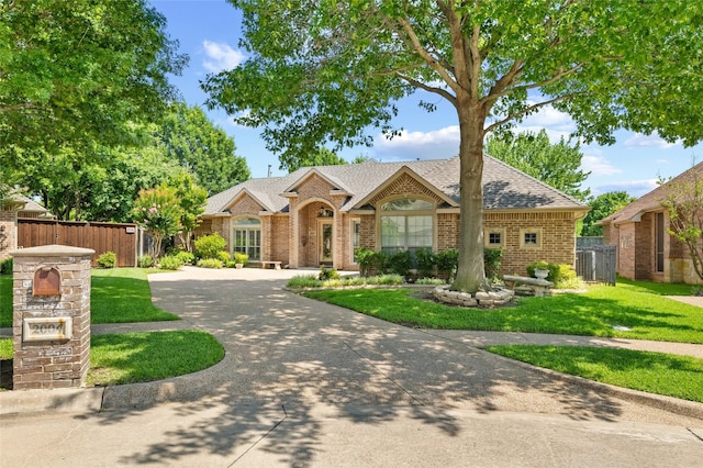 2004 Kodiak Ct, Arlington, TX 76013 - single story home featuring brick siding and a shingled roof