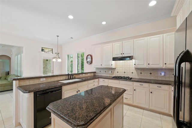 2004 Kodiak Ct, Arlington, TX 76013 - kitchen with black appliances, a peninsula, under cabinet range hood, light tile patterned flooring, and tasteful backsplash