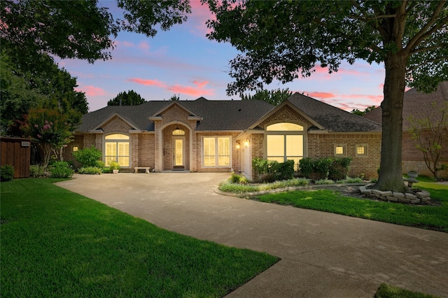 2004 Kodiak Ct, Arlington, TX 76013 - ranch-style home with a lawn, brick siding, and a shingled roof