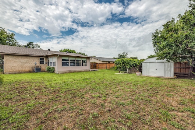2315 Yale Dr, Arlington, TX 76015 - view of yard featuring central AC