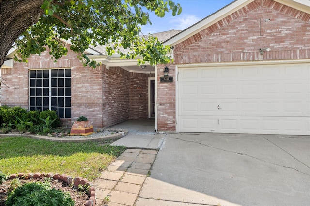 6745 Bear Hollow Ln, Watauga, TX 76137 - garage with driveway