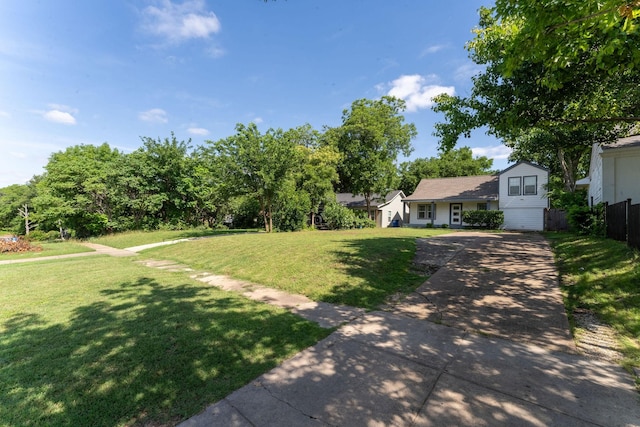 2835 Gladstone Dr, Dallas, TX 75211 - view of yard featuring driveway