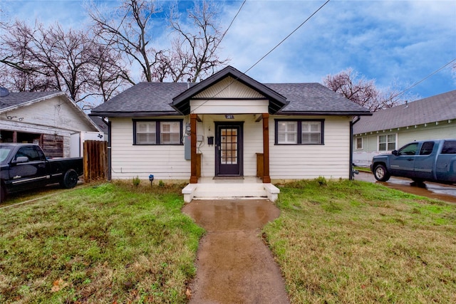 307 Smith St, Hillsboro, TX 76645 - bungalow-style house featuring roof with shingles
