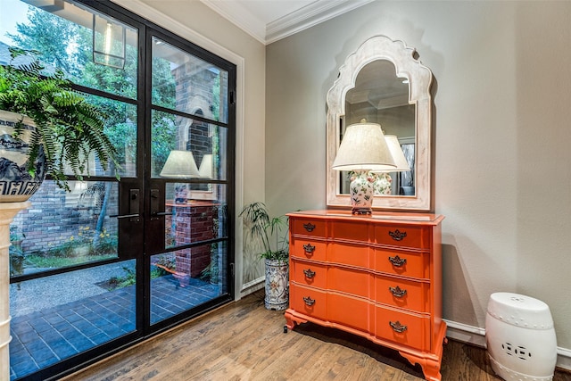 10 Carmarthen Ct, Dallas, TX 75225 - detailed view of wood finished floors, ornamental molding, and baseboards