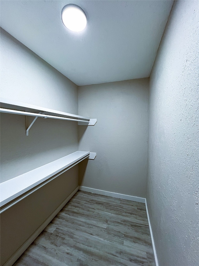 2946 Ridgewood Dr, Grapevine, TX 76051 - walk in closet with wood finished floors and built in study area