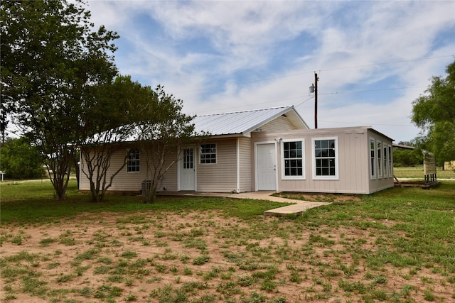 5604 5th St, Rochelle, TX 76872 - back of house with a yard