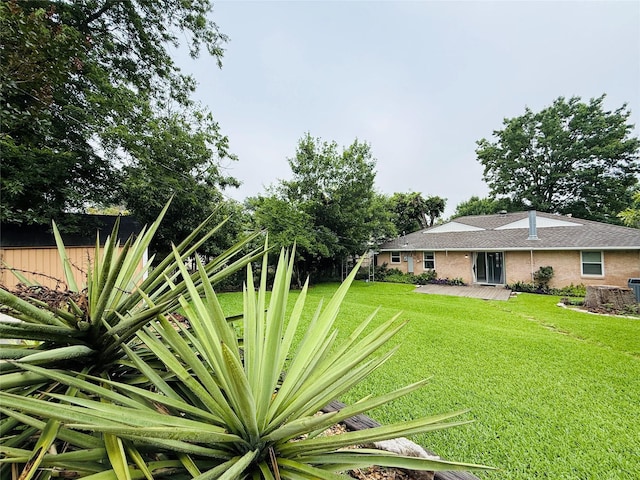 1210 Carroll Dr, Garland, TX 75041 - view of green lawn