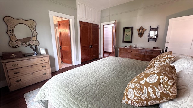 573 S Preston Ave, Van Alstyne, TX 75495 - bedroom featuring dark wood-type flooring and a closet