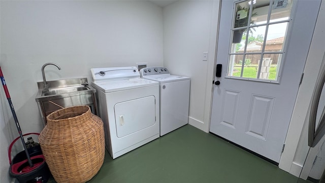573 S Preston Ave, Van Alstyne, TX 75495 - laundry room with washer and dryer