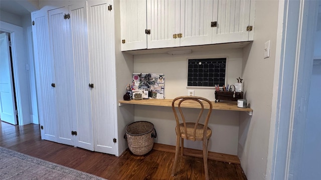 573 S Preston Ave, Van Alstyne, TX 75495 - bar area featuring dark wood-style flooring and baseboards