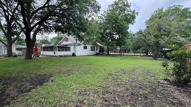 573 S Preston Ave, Van Alstyne, TX 75495 - view of yard with a sunroom