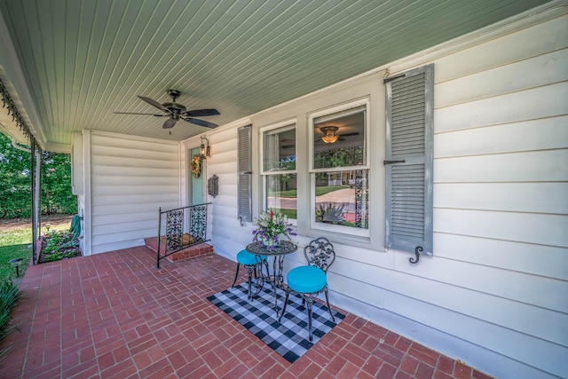 405 Houston St, Sulphur Springs, TX 75482 - covered porch with a ceiling fan